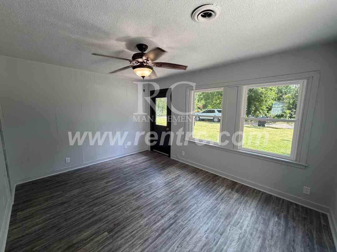 421 Ferndale Ave - Photo 4 of 9