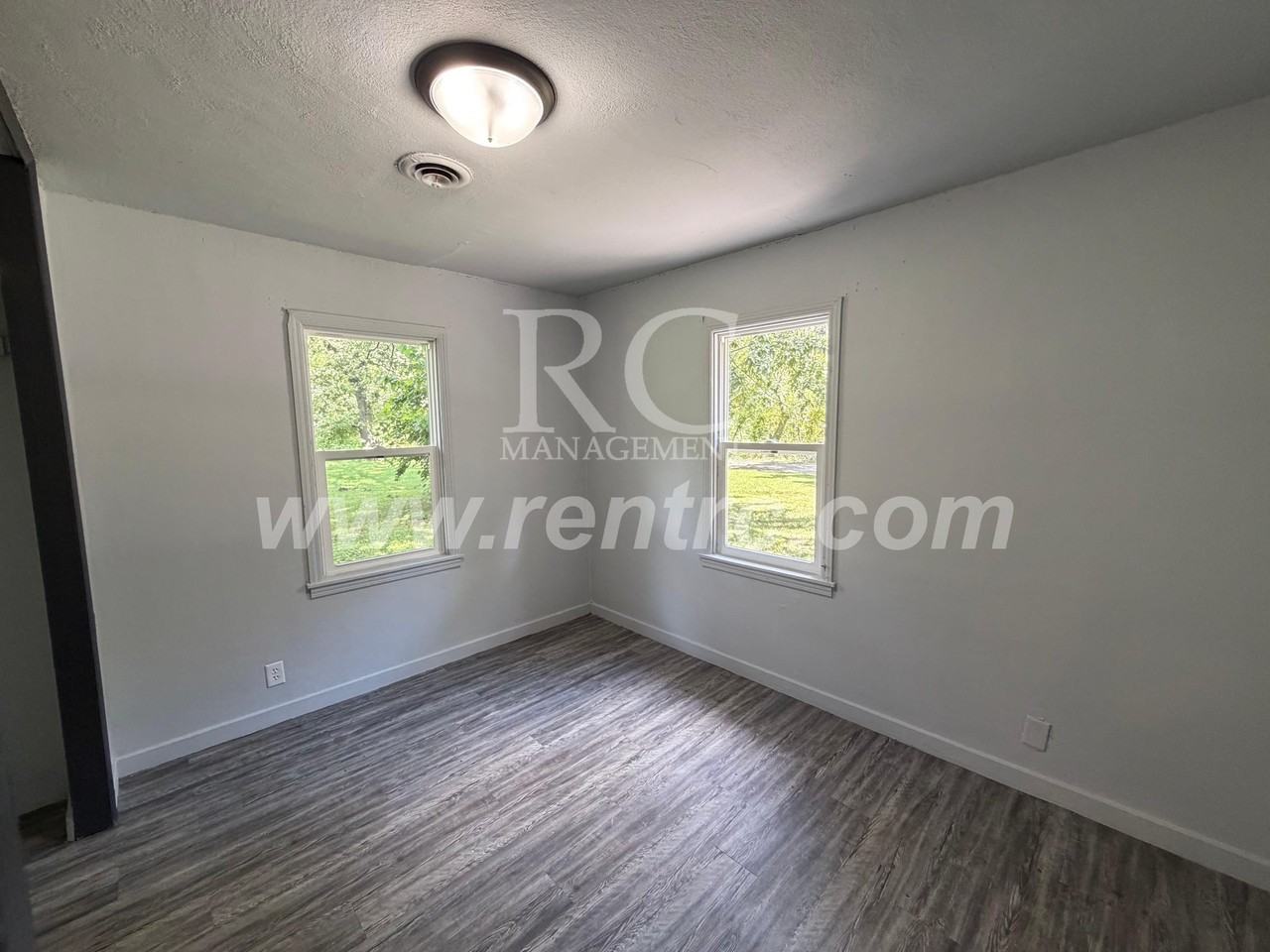 421 Ferndale Ave - Photo 5 of 9