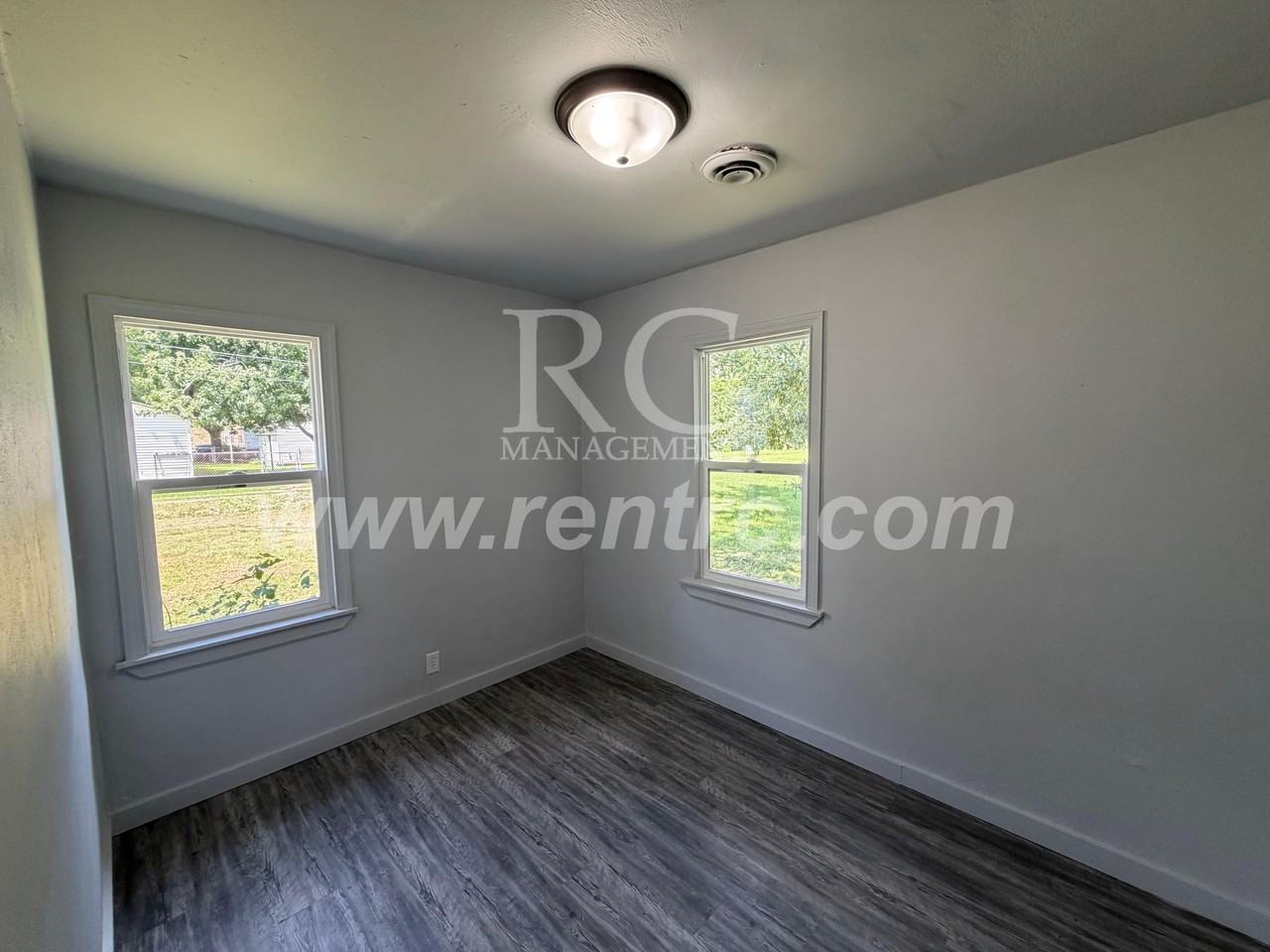 421 Ferndale Ave - Photo 7 of 9