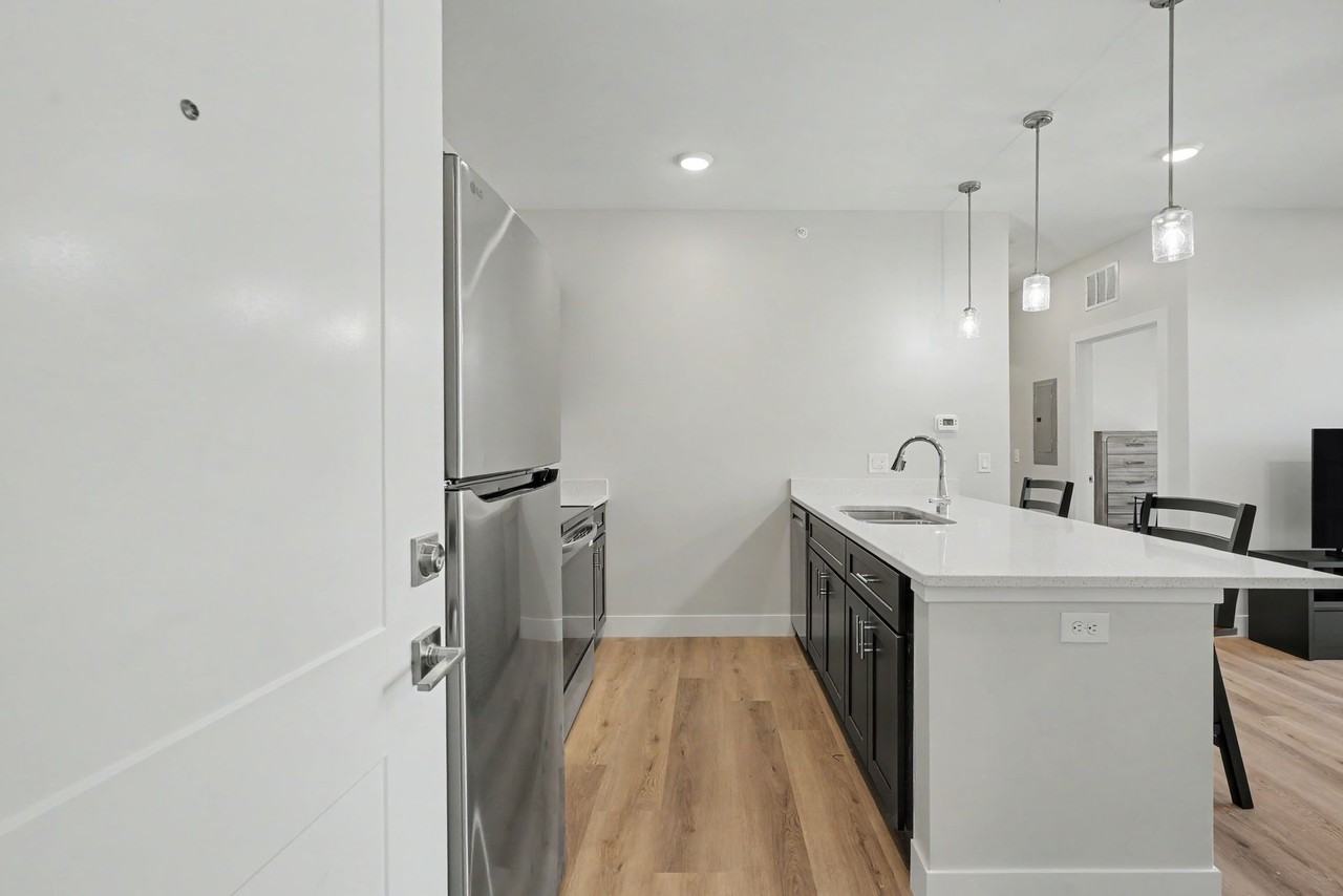 512 W Clark St. - Photo 3 of 7