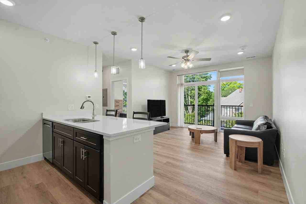 512 W Clark St. - Photo 4 of 7