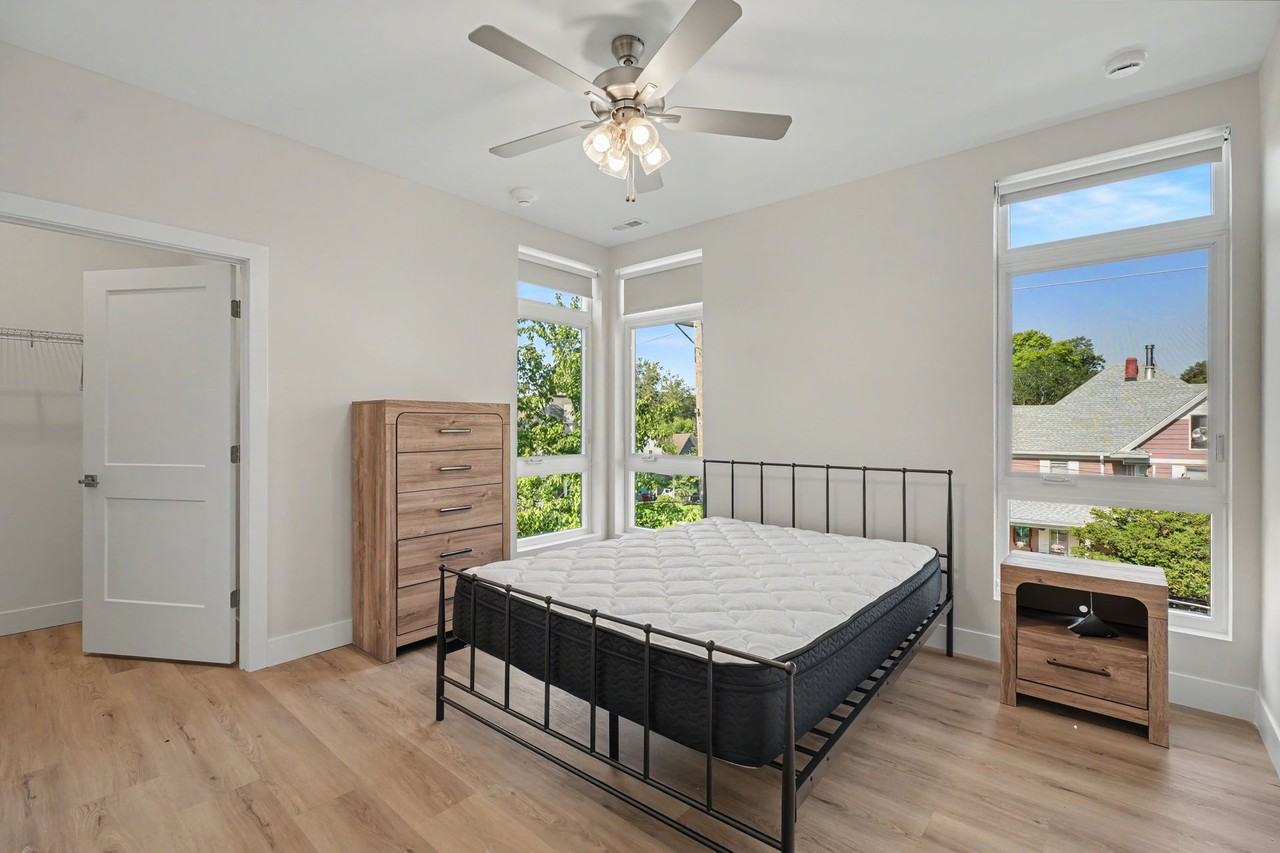 512 W Clark St. - Photo 5 of 7