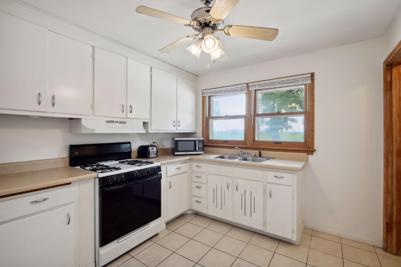 2104 E 58th St #2104 - Photo 5 of 8