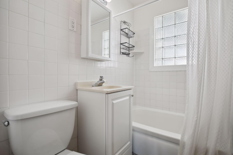 2104 E 58th St #2104 - Photo 6 of 8