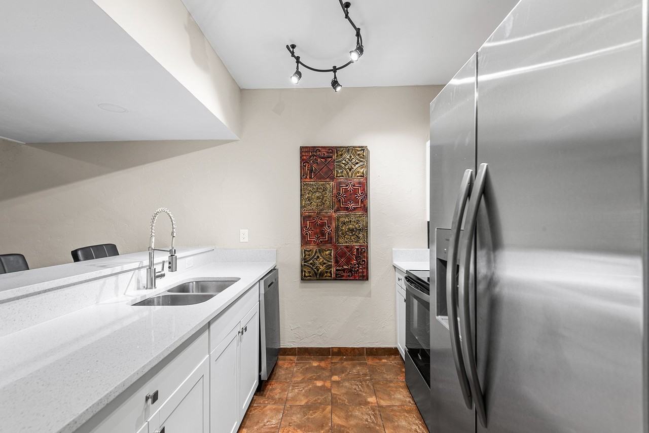 4187 Abbey Ct - Photo 6 of 24