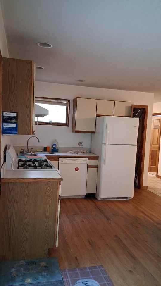 1010 Carbon St #REAR - Photo 2 of 9