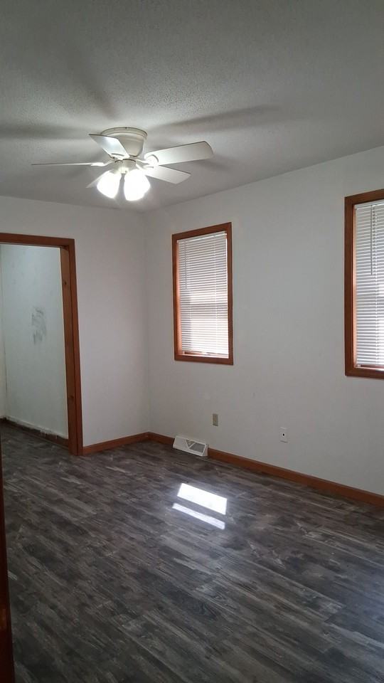 1010 Carbon St #REAR - Photo 5 of 9