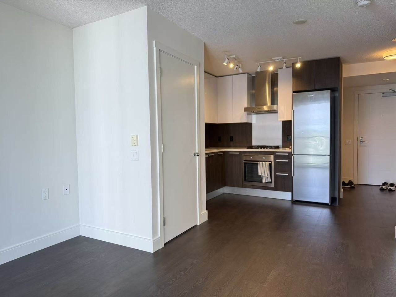 3007 Glen Drive #908 - Photo 2 of 8