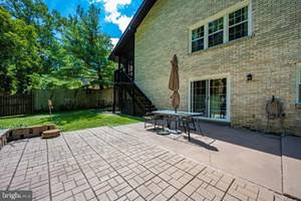 13609 Creekside Dr - Photo 2 of 10
