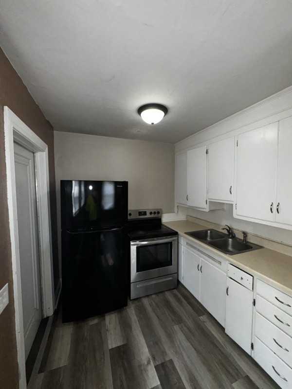 1920 Kensington Rd - Photo 2 of 12