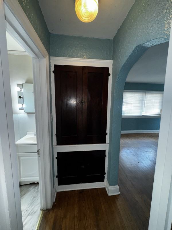 1920 Kensington Rd - Photo 3 of 12