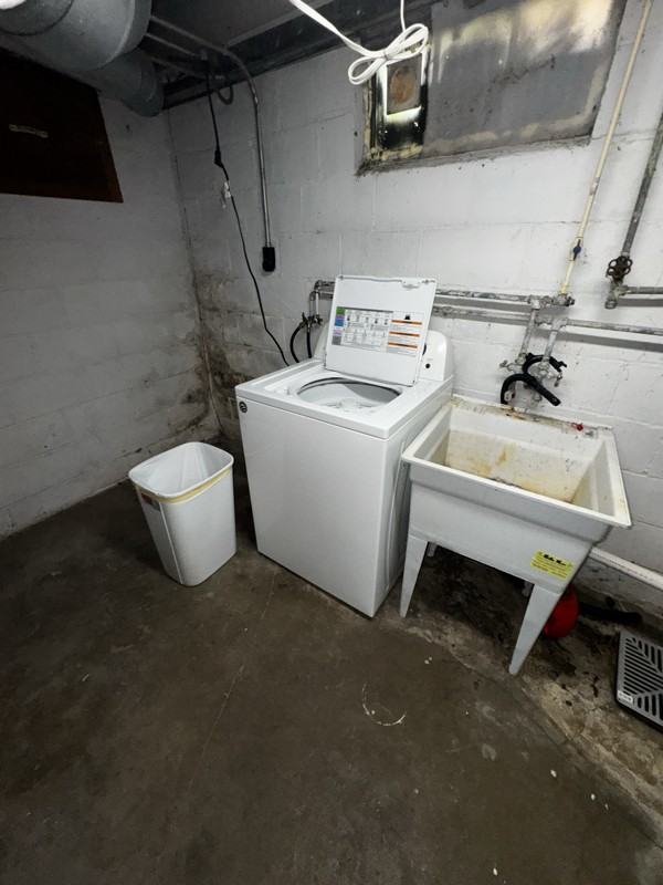 1920 Kensington Rd - Photo 4 of 12