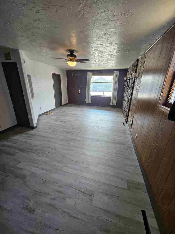 928 Utah Ave - Photo 3 of 11