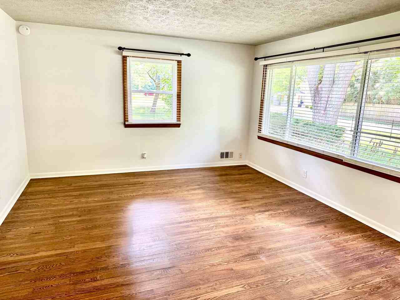 910 Gilbert Ave #1-2DUPLEX - Photo 4 of 15