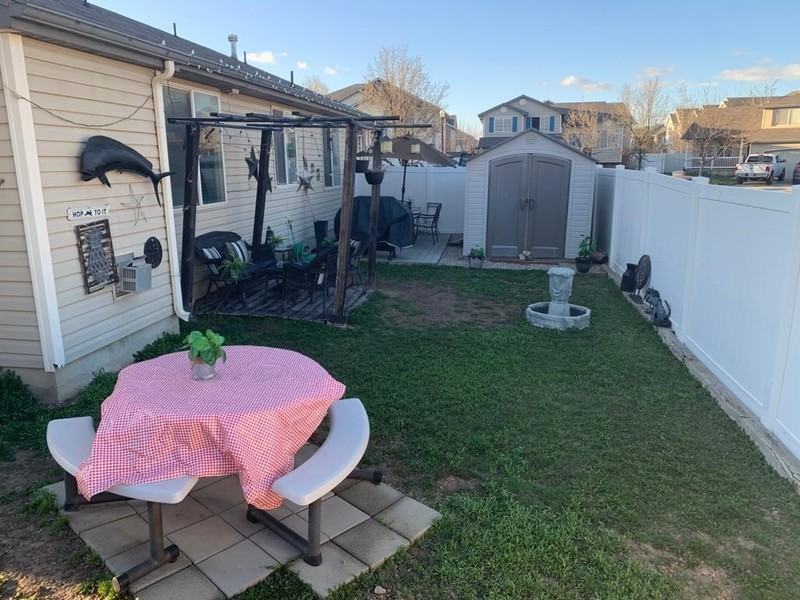 913 York Dr - Photo 2 of 8