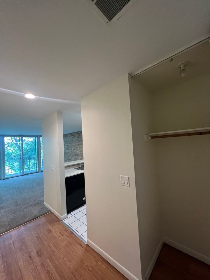5550 Abbey Dr #5550-3G - Photo 2 of 15