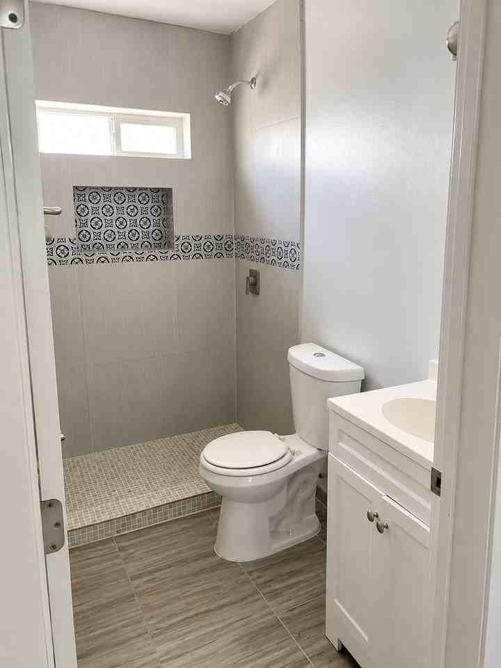 821 E 4th St #2 - Photo 2 of 7