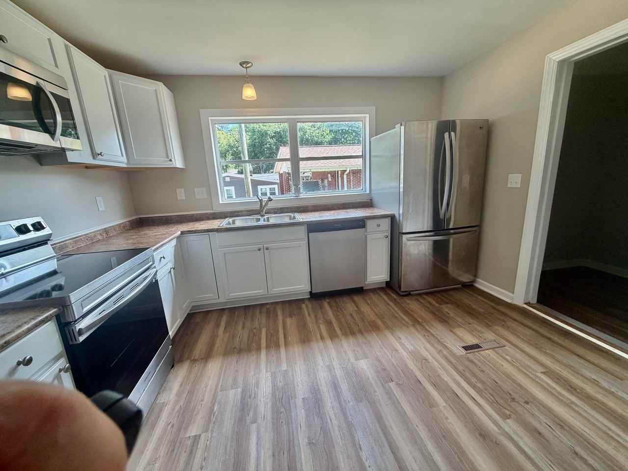 203 Sunshine Ave - Photo 4 of 12