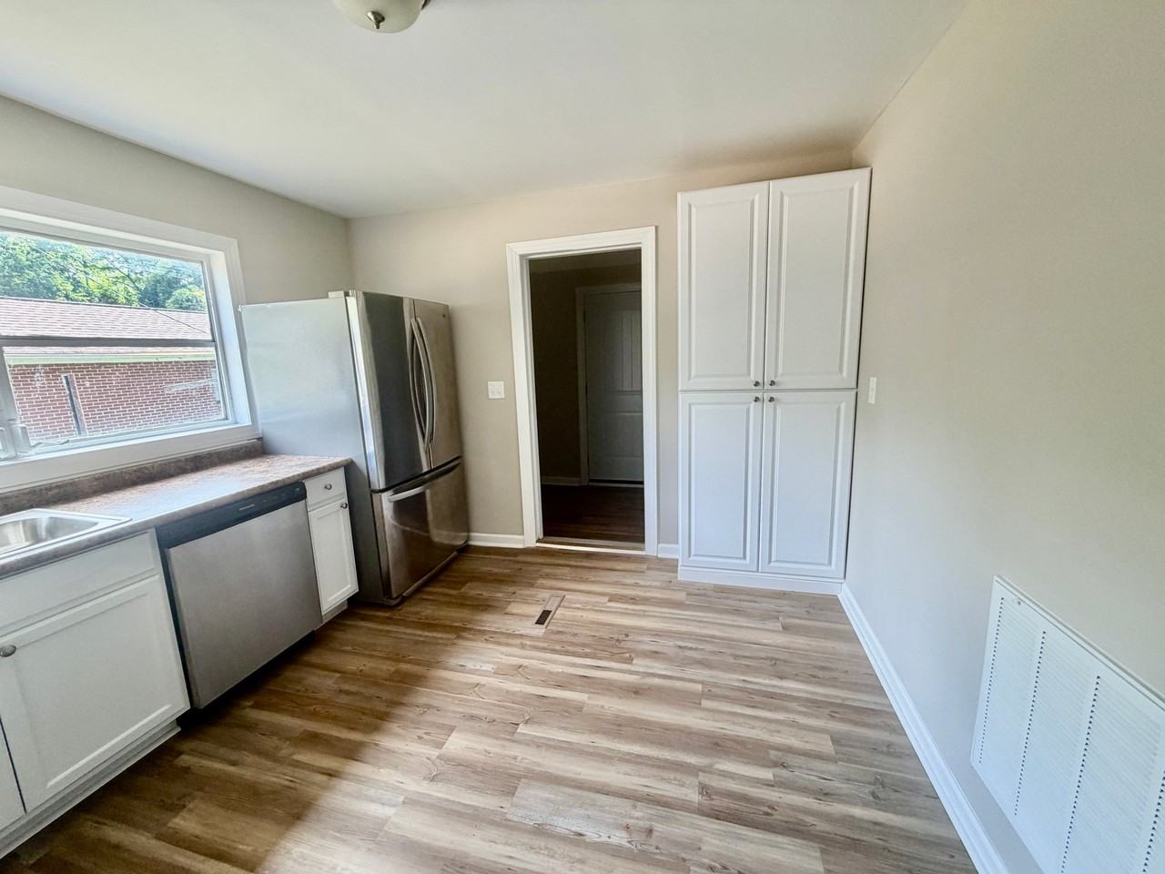 203 Sunshine Ave - Photo 5 of 12