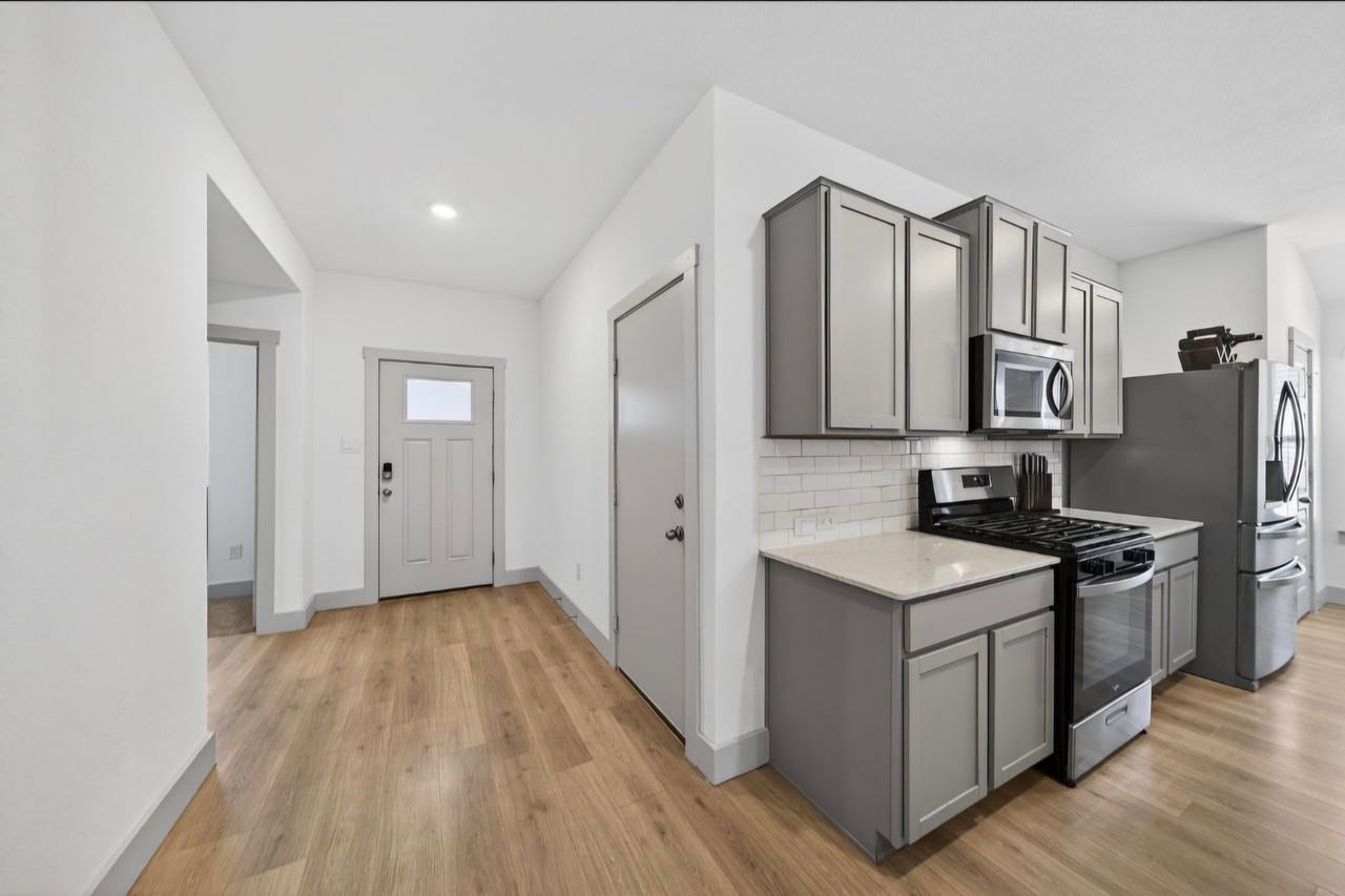 14214 Lavaca Spgs - Photo 4 of 20
