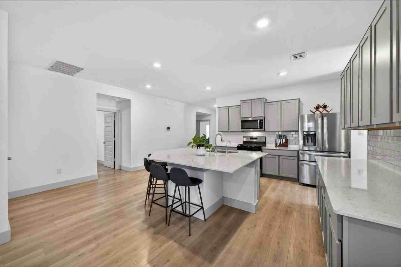 14214 Lavaca Spgs - Photo 5 of 20