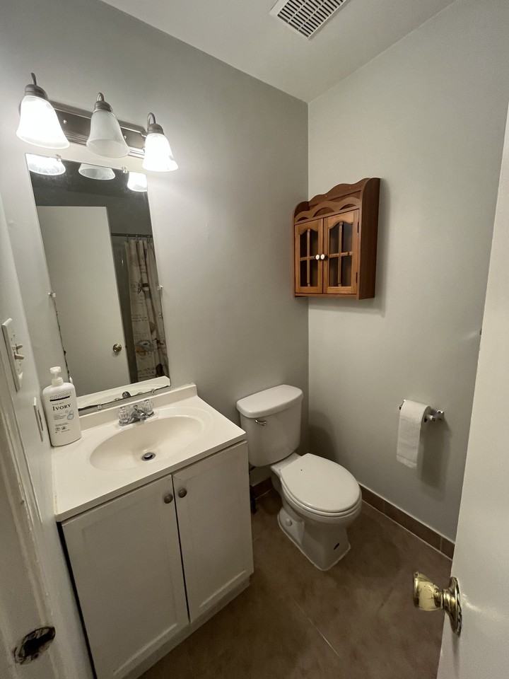 207 Newtowne Sq - Photo 3 of 14