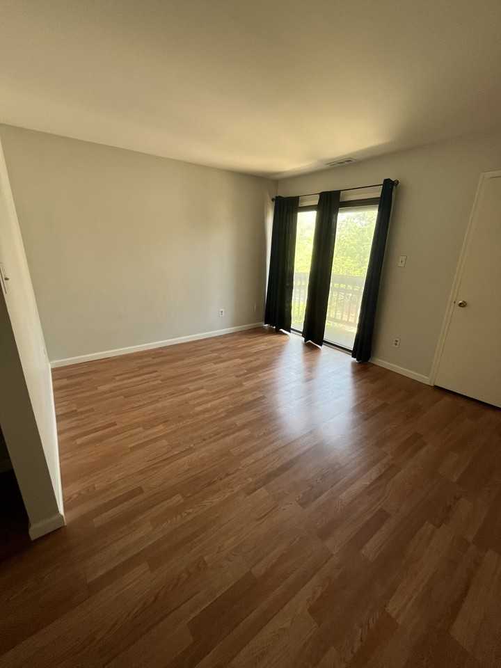 207 Newtowne Sq - Photo 4 of 14