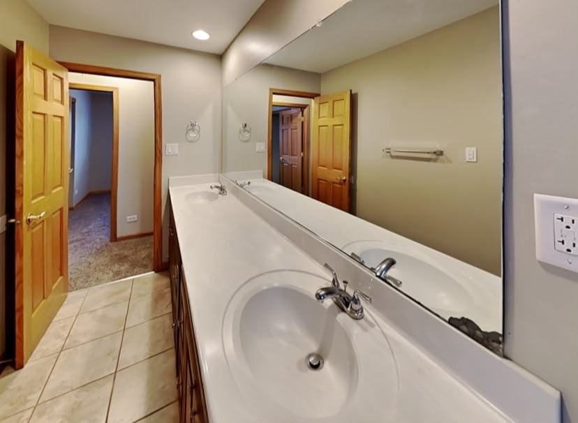 6008 157th St - Photo 2 of 8