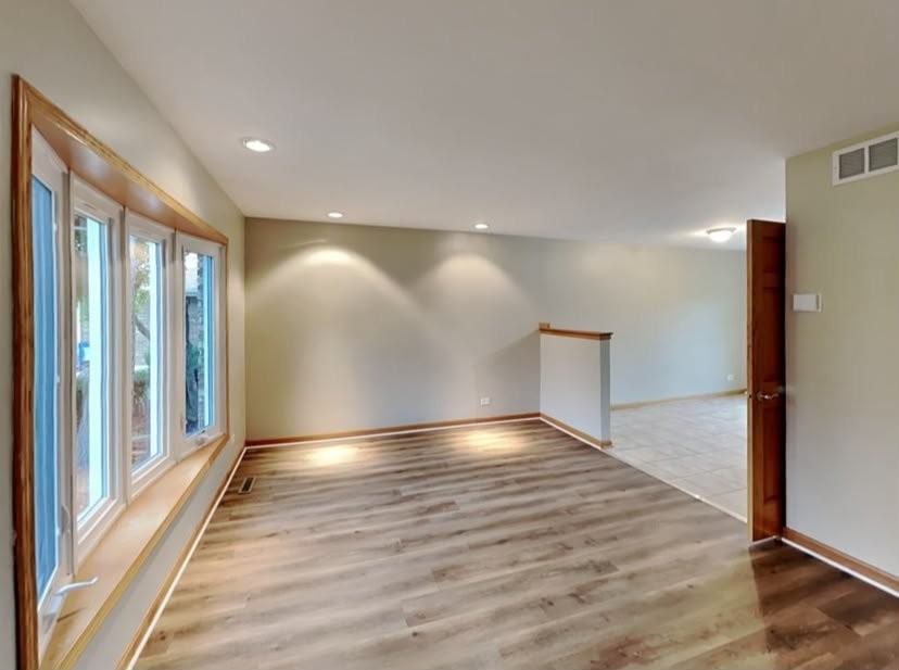 6008 157th St - Photo 5 of 8