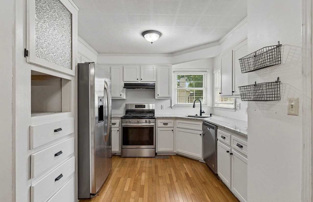 1646 Lillian Cir - Photo 5 of 19