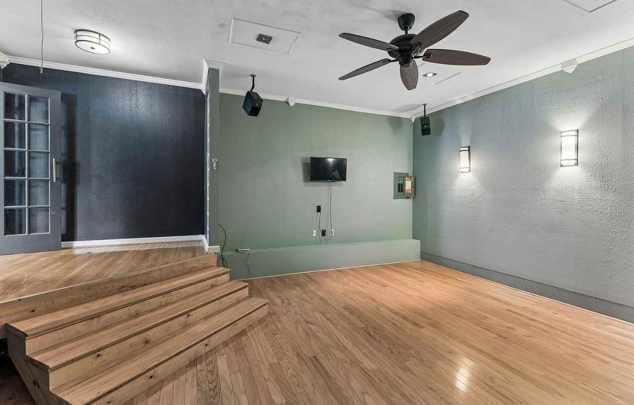1646 Lillian Cir - Photo 6 of 19