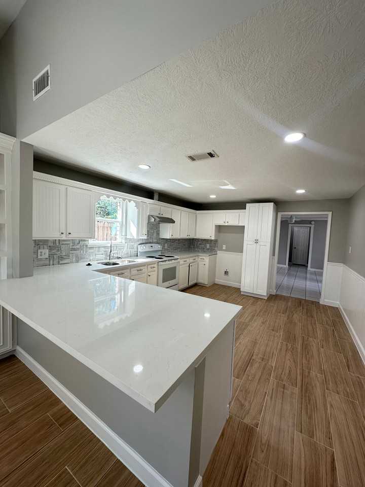 2830 Lelia St - Photo 2 of 17