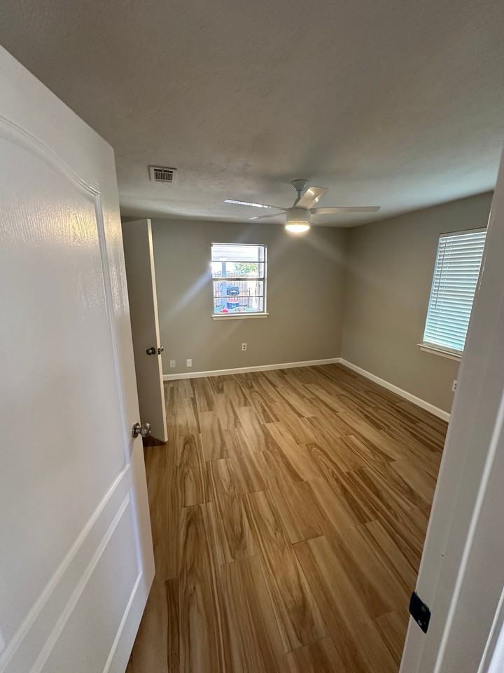 2830 Lelia St - Photo 5 of 17
