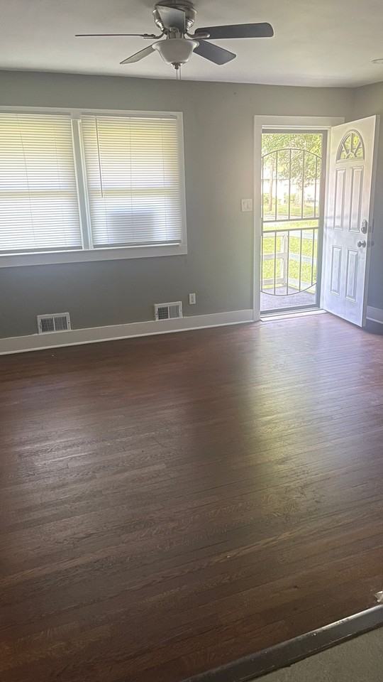 320 Whitworth Dr Sw - Photo 3 of 15