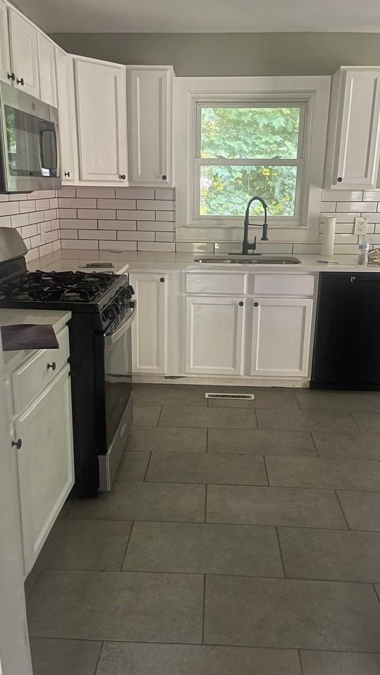 320 Whitworth Dr Sw - Photo 4 of 15