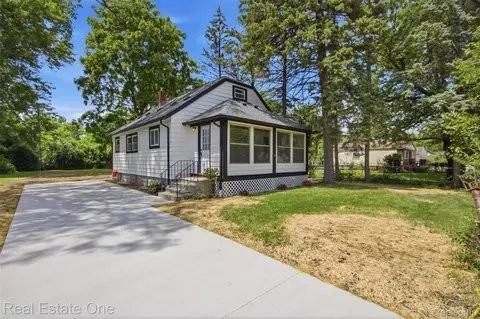 17 N Midland Dr - Photo 4 of 20