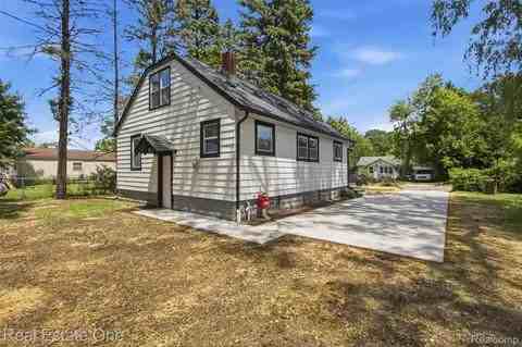 17 N Midland Dr - Photo 5 of 20