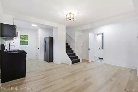 17 N Midland Dr - Photo 7 of 20