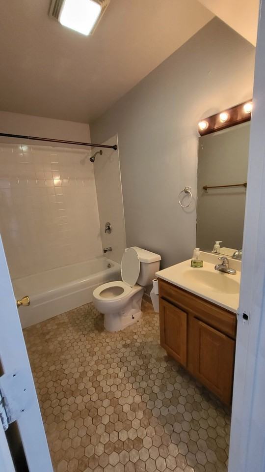 371 W. Old Indian Trail Rd #371-5 - Photo 4 of 8