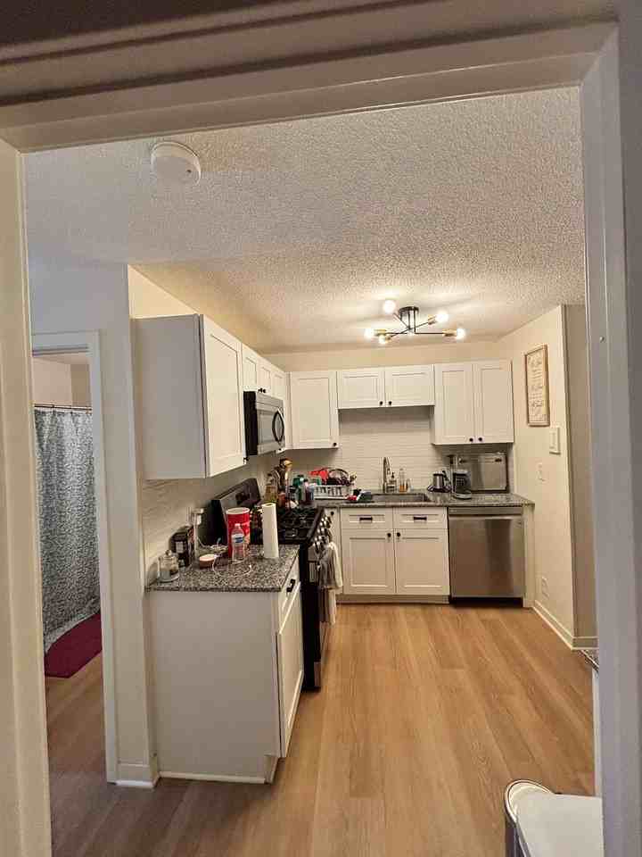 1433 4th St Ne #1 - Photo 2 of 11