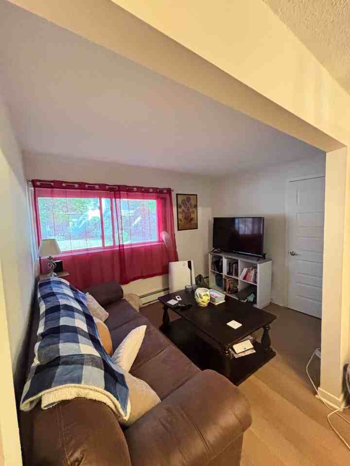 1433 4th St Ne #1 - Photo 4 of 11
