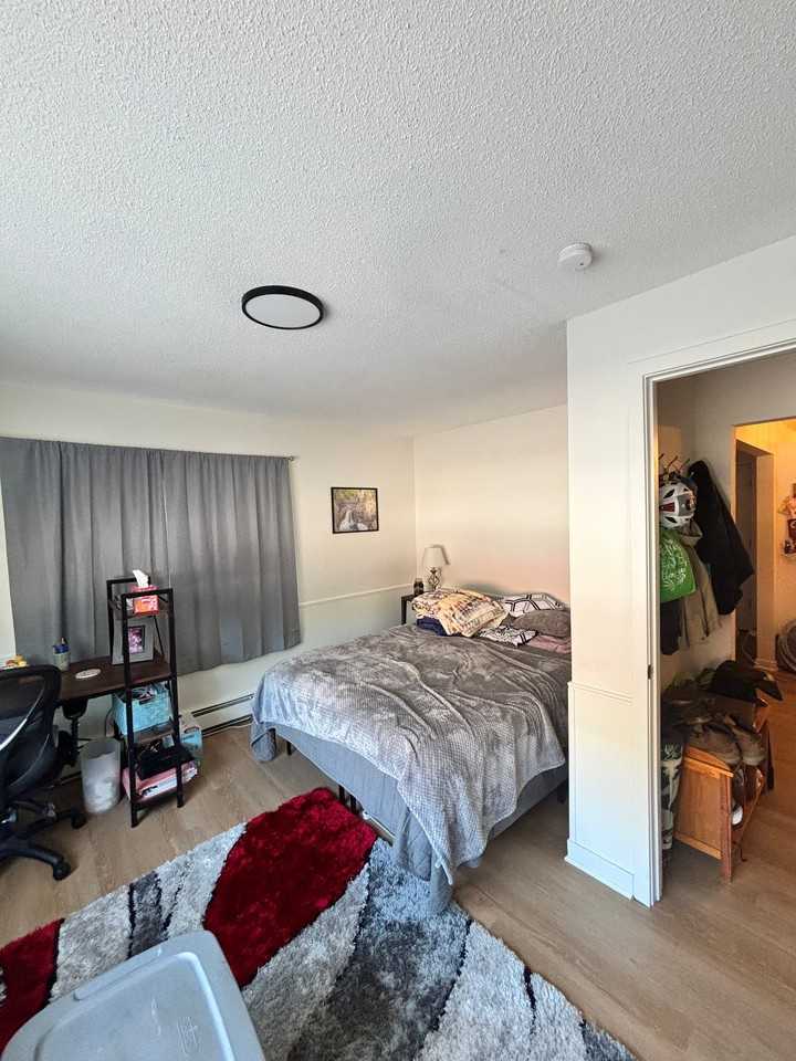 1433 4th St Ne #1 - Photo 7 of 11