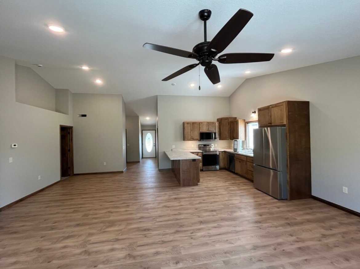 654 Veronica Ct - Photo 6 of 8