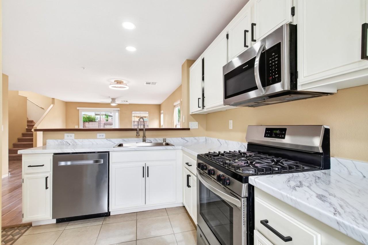 1089 Paradise Coach Dr - Photo 2 of 19