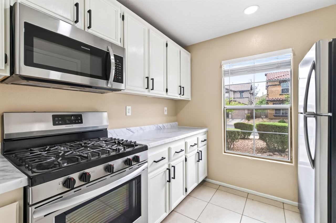 1089 Paradise Coach Dr - Photo 3 of 19