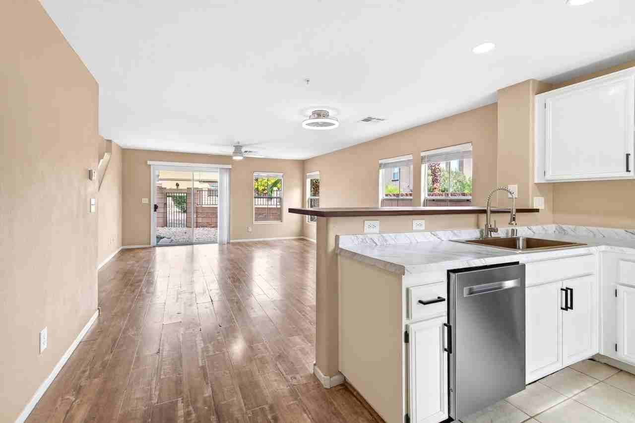 1089 Paradise Coach Dr - Photo 4 of 19