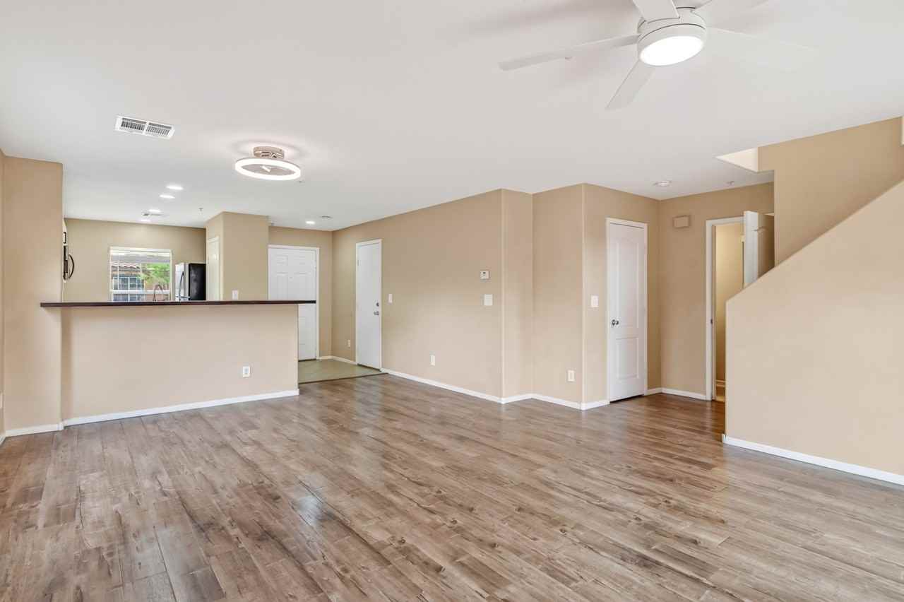 1089 Paradise Coach Dr - Photo 5 of 19