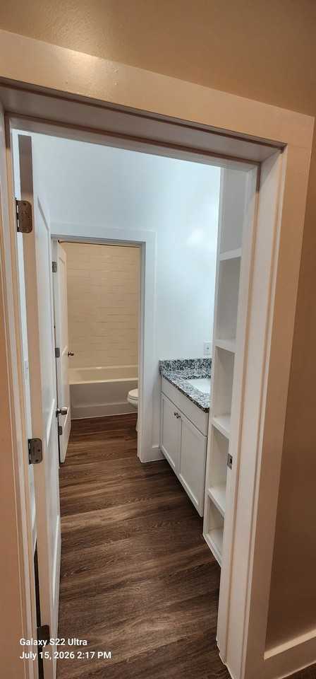 539 E 22nd St #3 - Photo 4 of 20