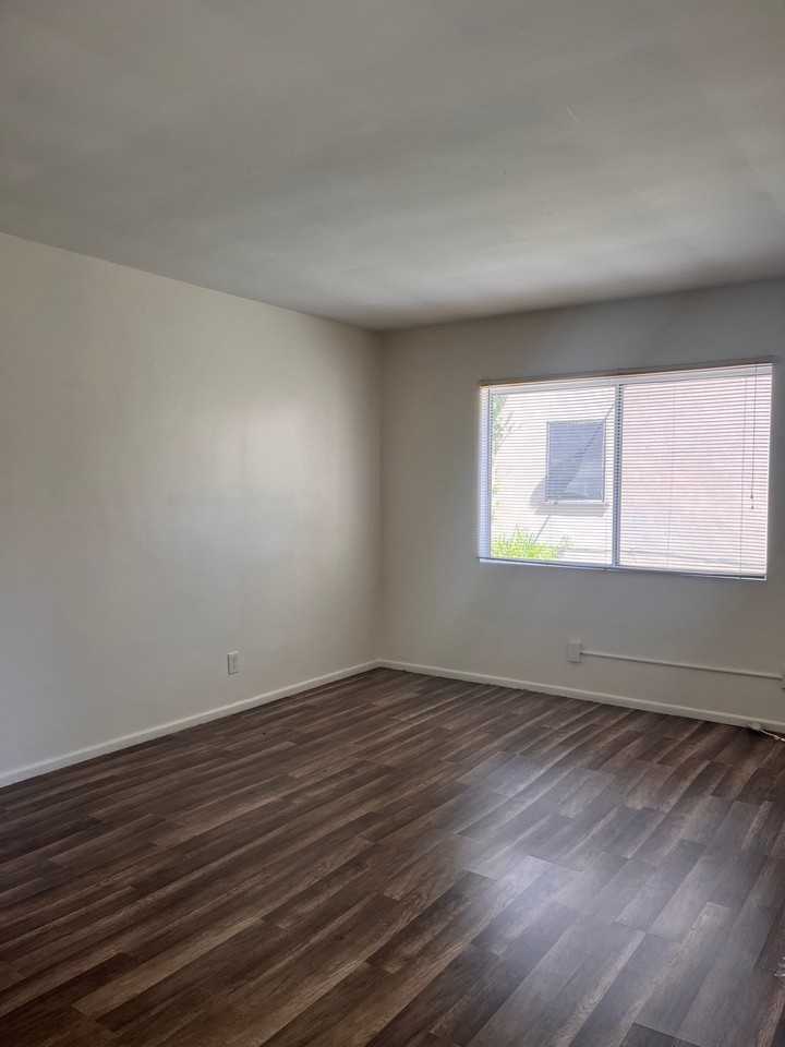 111 N Atlantic Blvd #D - Photo 5 of 17