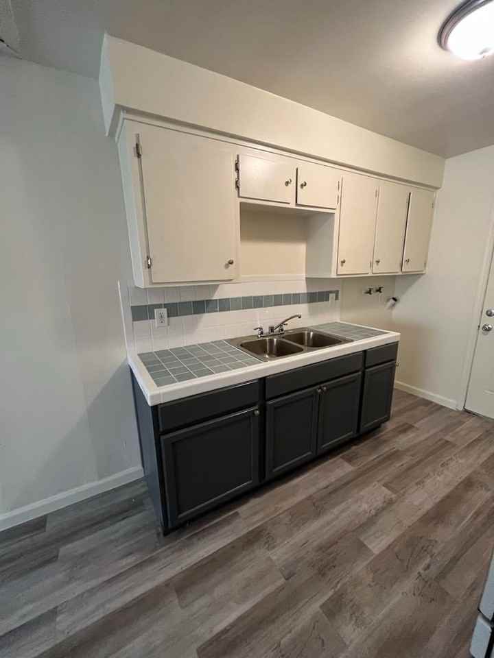 1019 L St #B - Photo 7 of 9